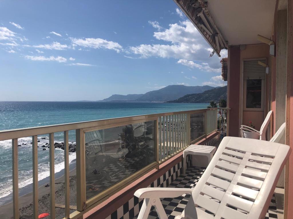 Suite Βεντιμίλια Εξωτερικό φωτογραφία